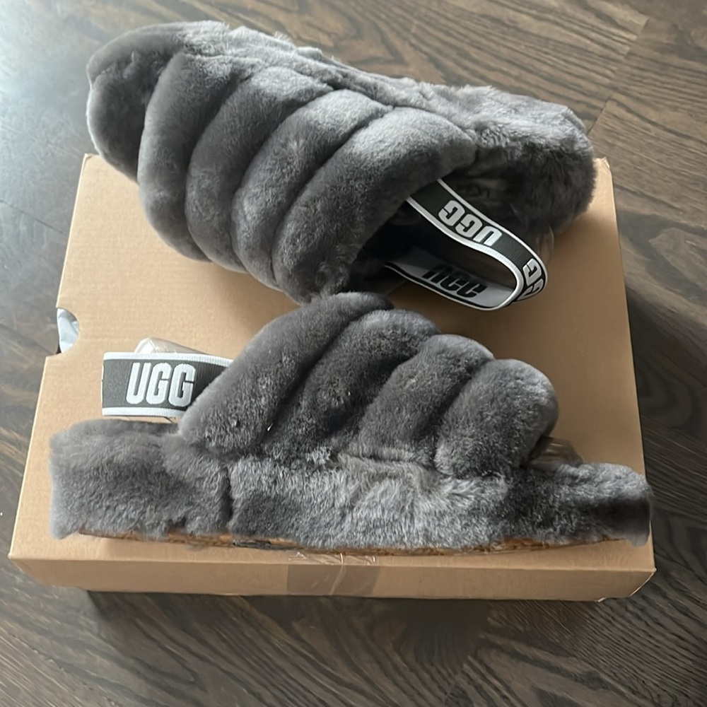 UGG Women's Fluff Yeah Slide (9) FINAL SALE